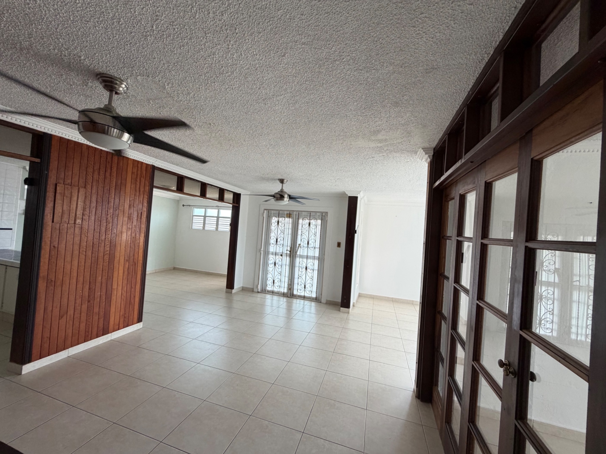 Condado Moderno, Caguas - 8