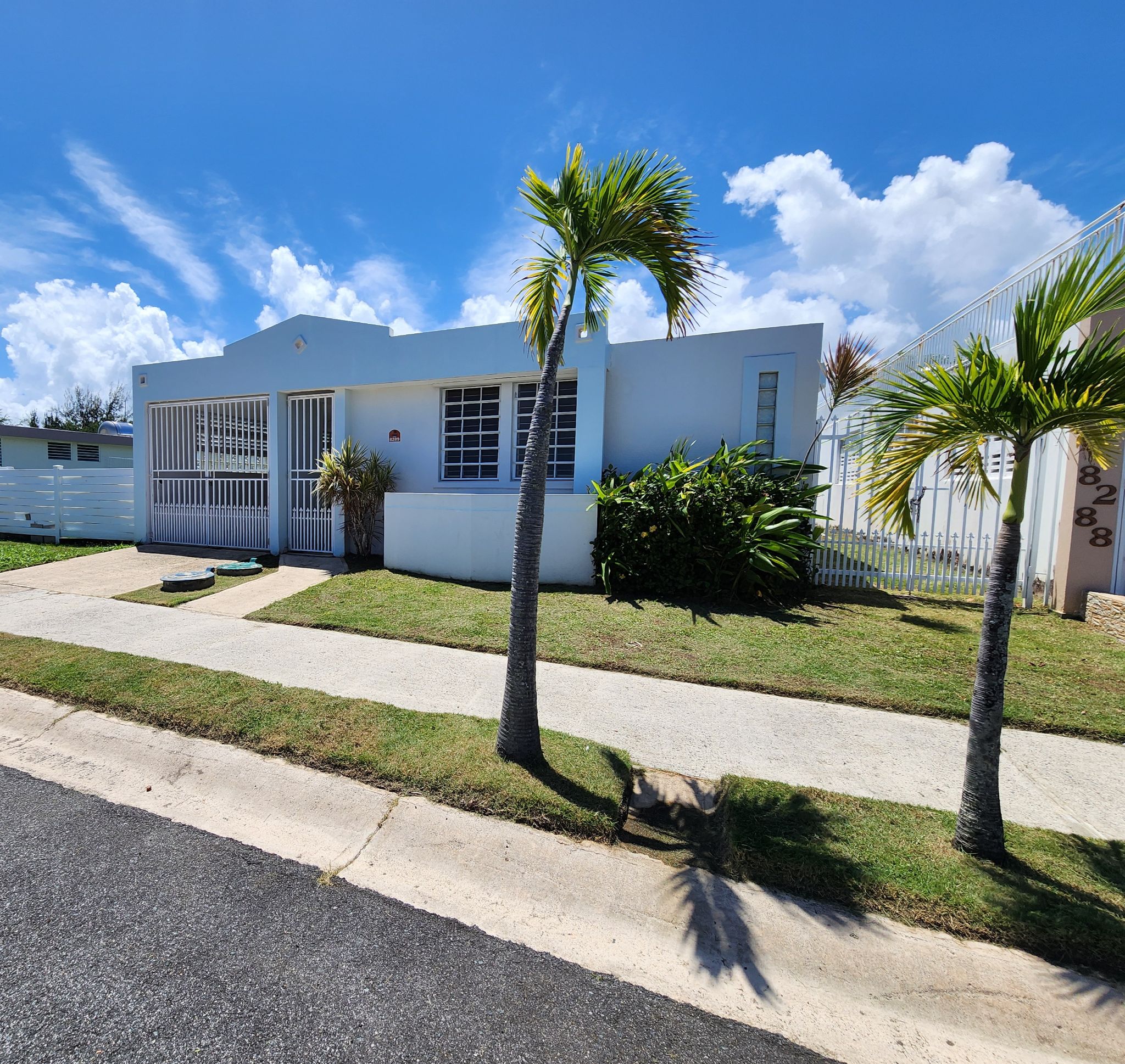 8289 C. Estrella Loíza 00772 PR