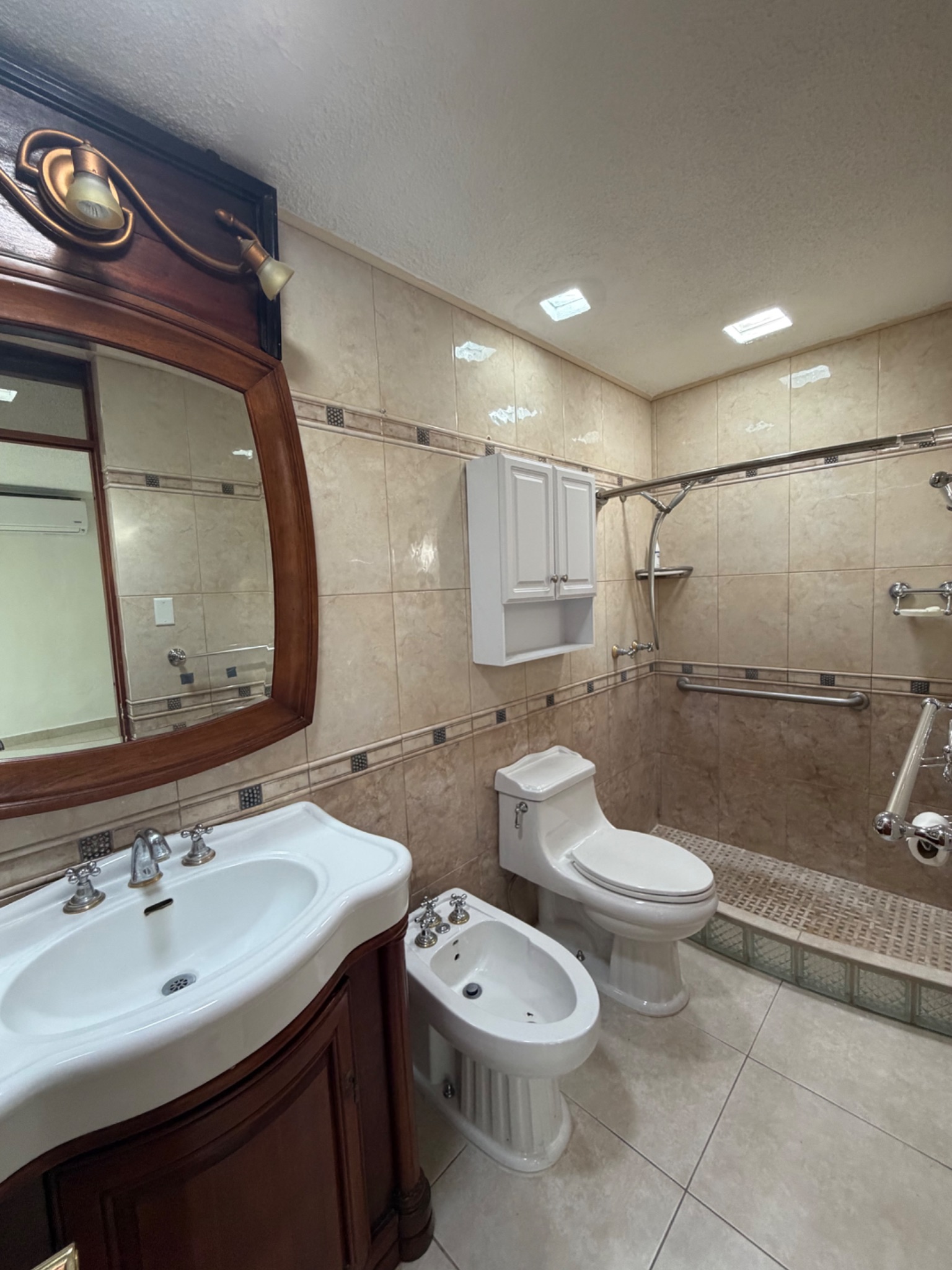 Condado Moderno, Caguas - 14