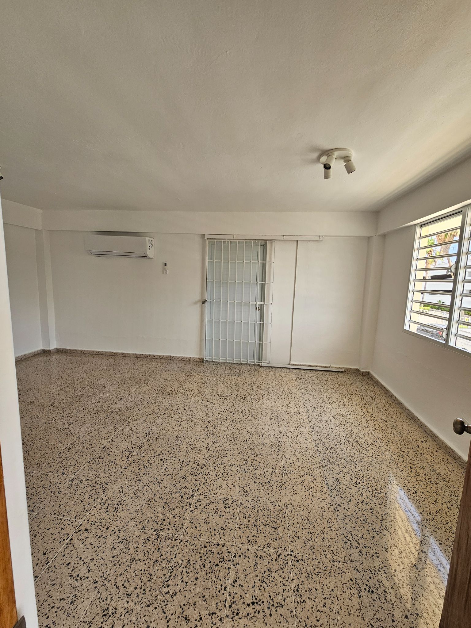 10 Av. Aguas Buenas bloque 10 Santa Rosa, Bayamón - 3