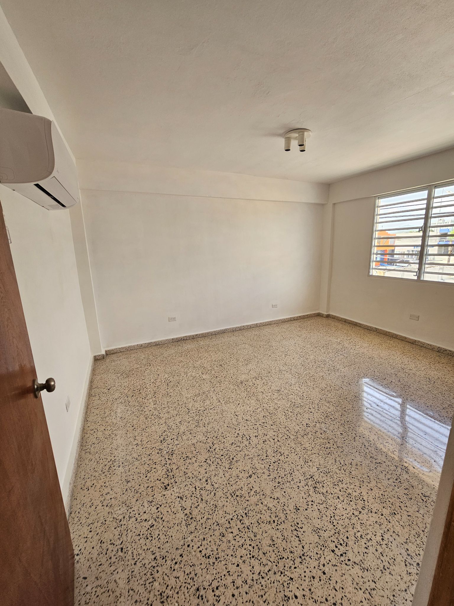 10 Av. Aguas Buenas bloque 10 Santa Rosa, Bayamón - 1