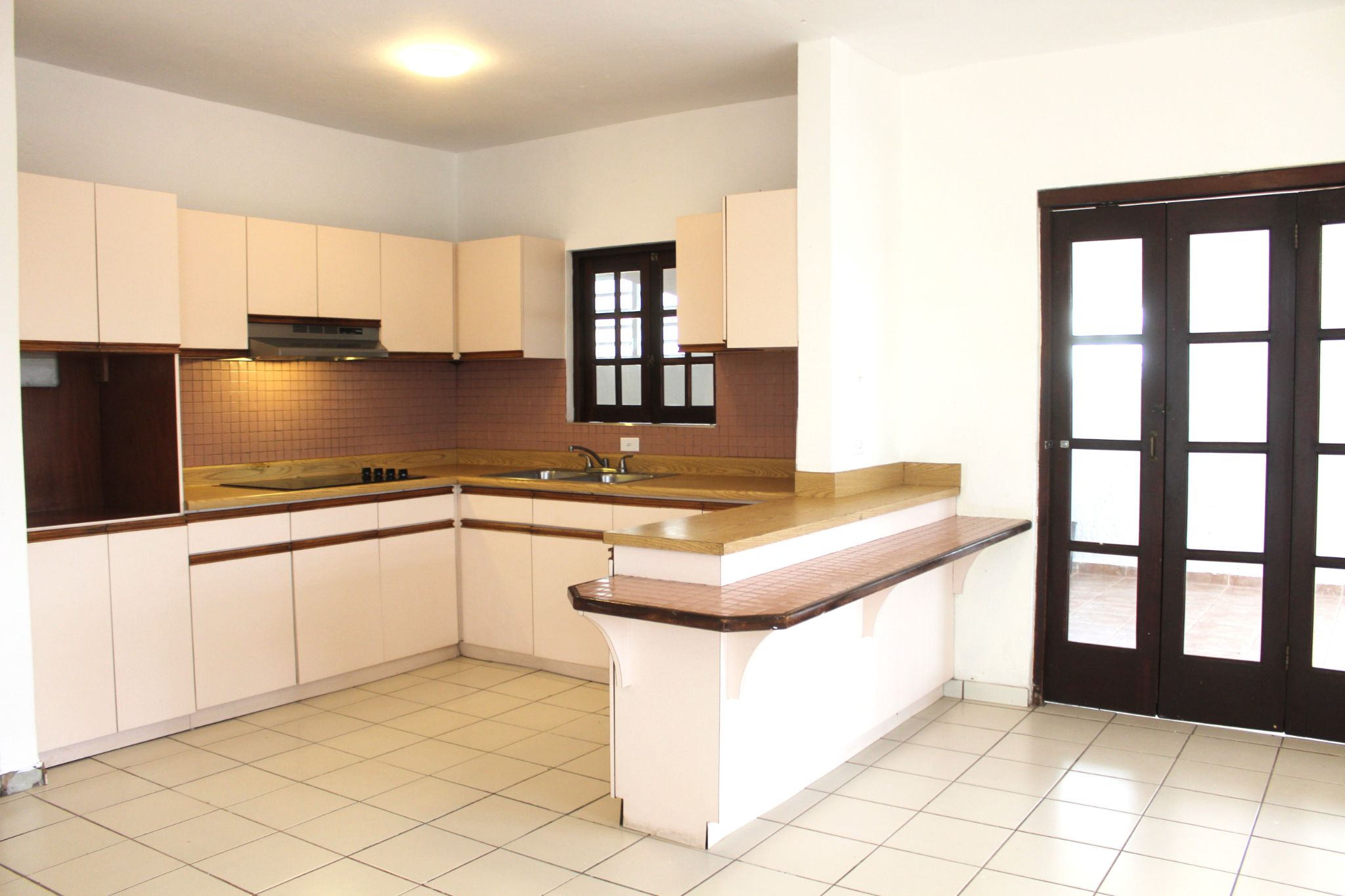 Urb Villa Nevarez, Calle 8 #1023 San Juan PR 00927, San Juan - 10