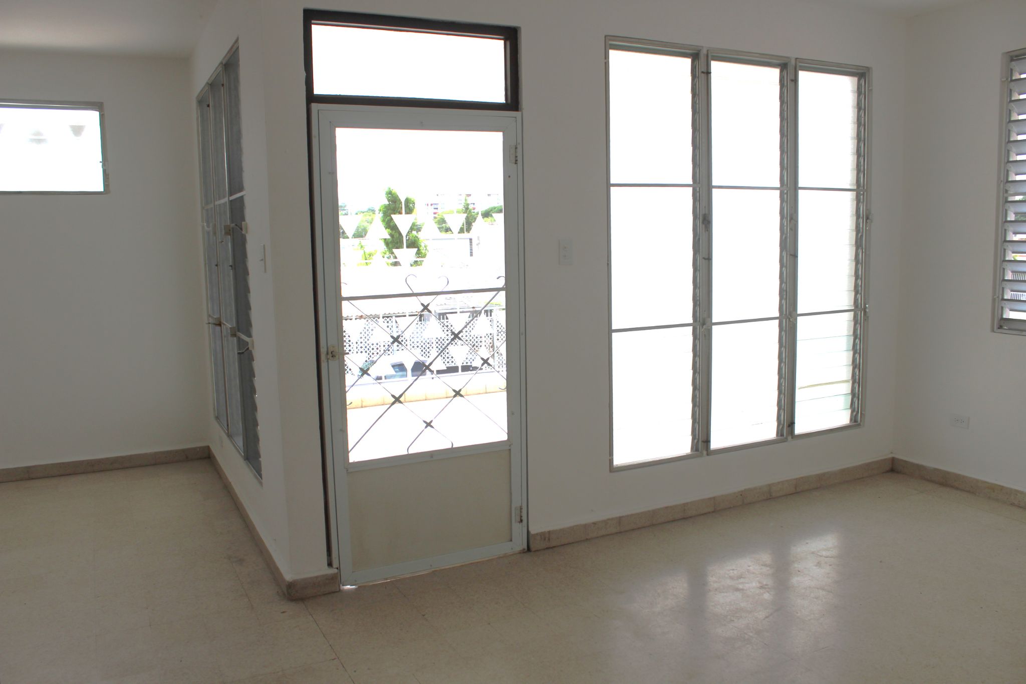 Urb Villa Nevarez, Calle 8 #1023 San Juan PR 00927, San Juan - 20