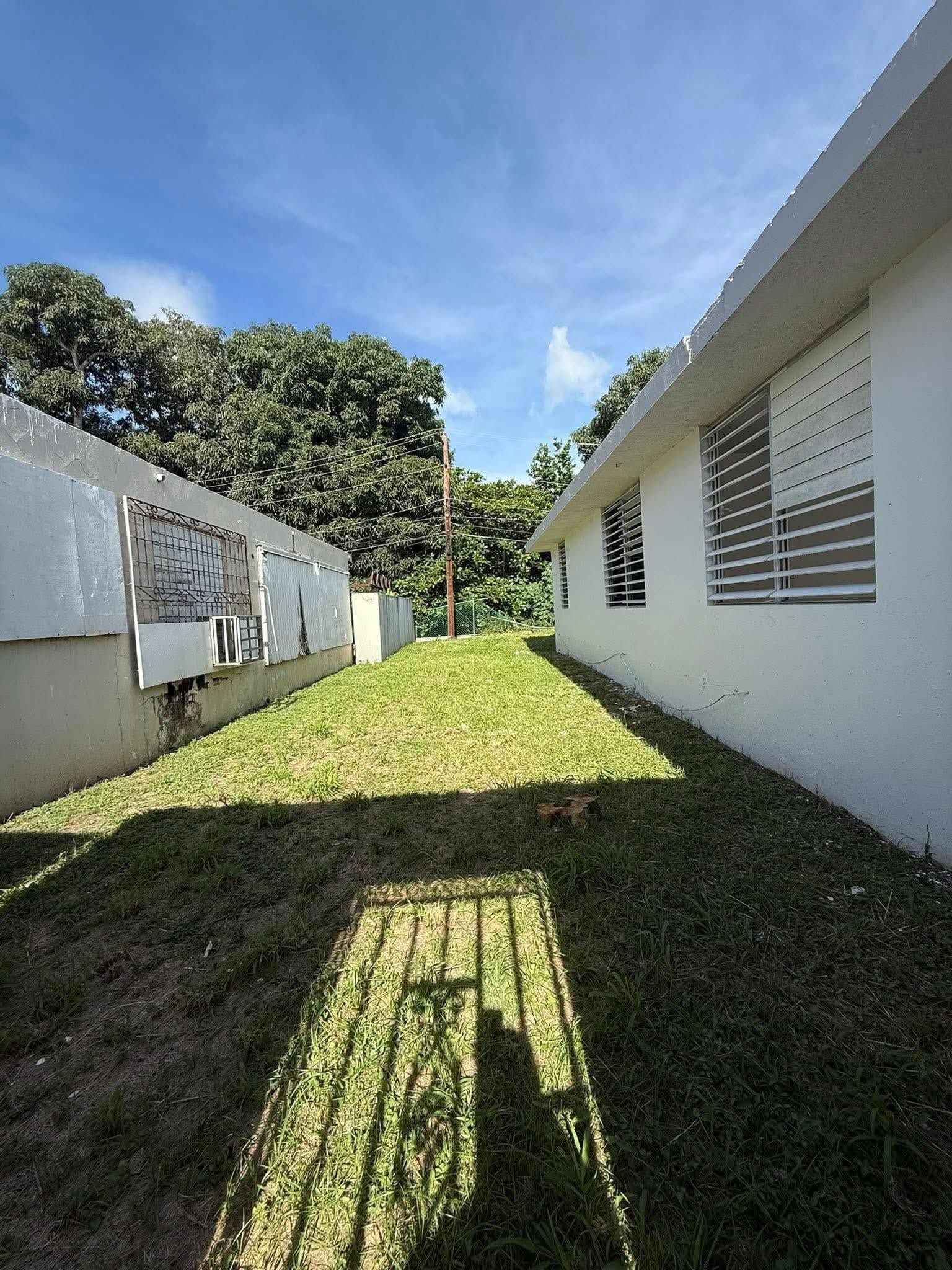 Lucchetti, Yauco - 9