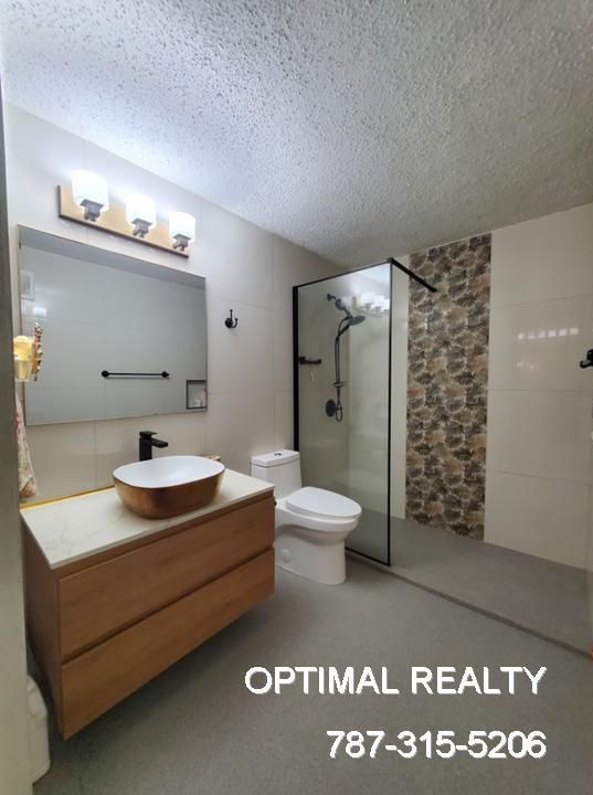 Calle Felipe I, Guaynabo - 11