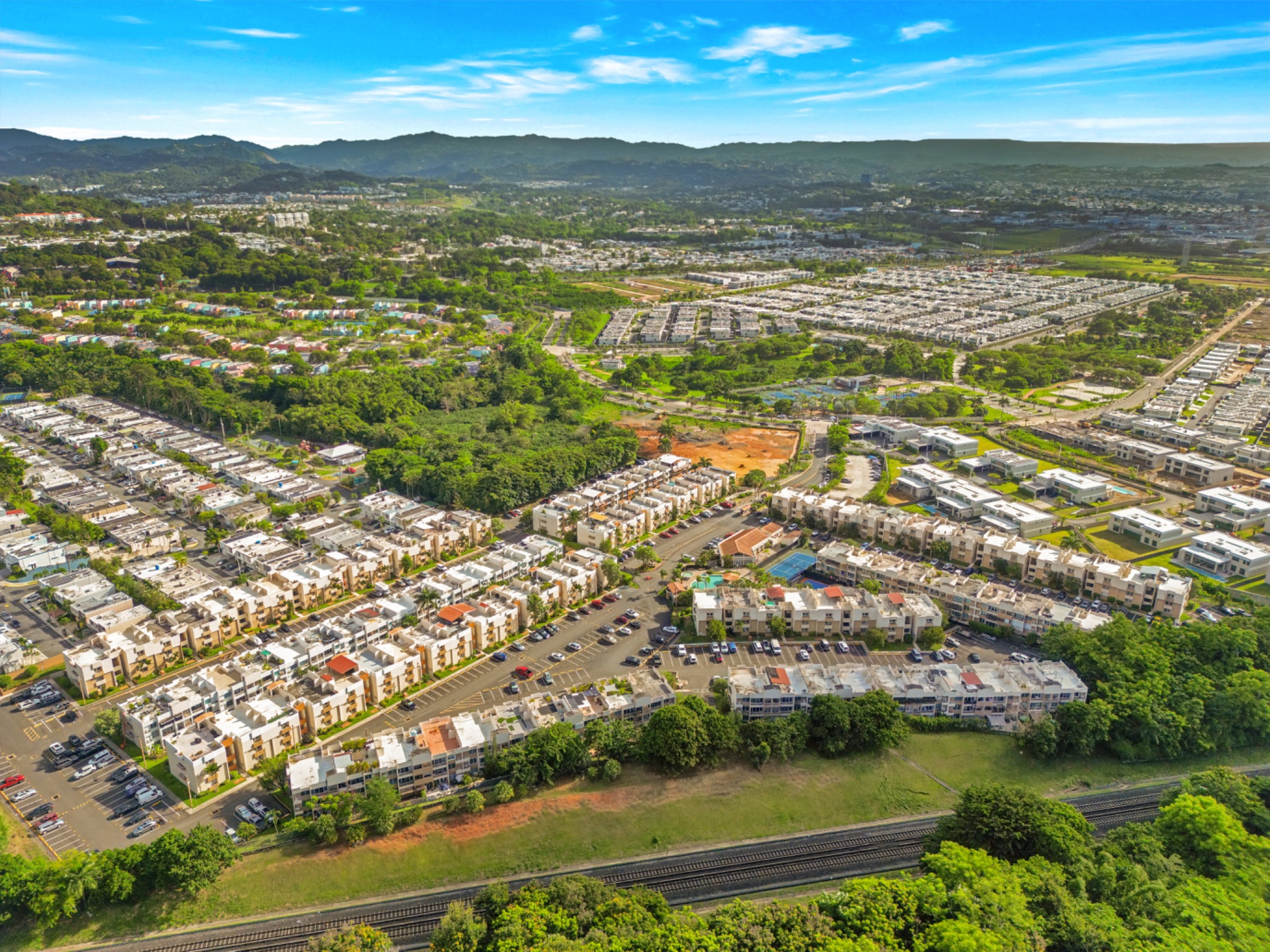 Valles de Torrimar Guaynabo 00966 PR