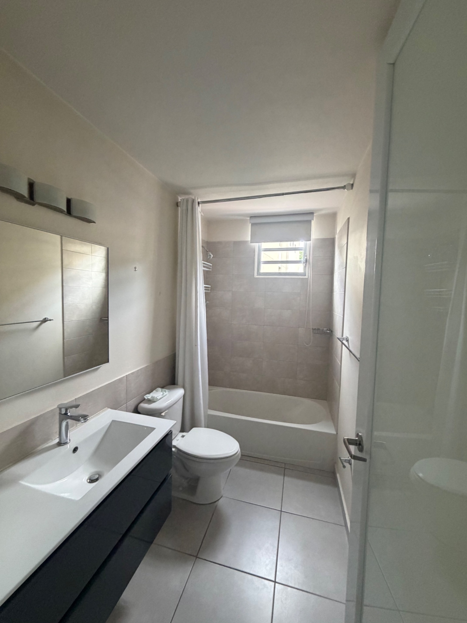 Ave alemanda, Guaynabo - 3