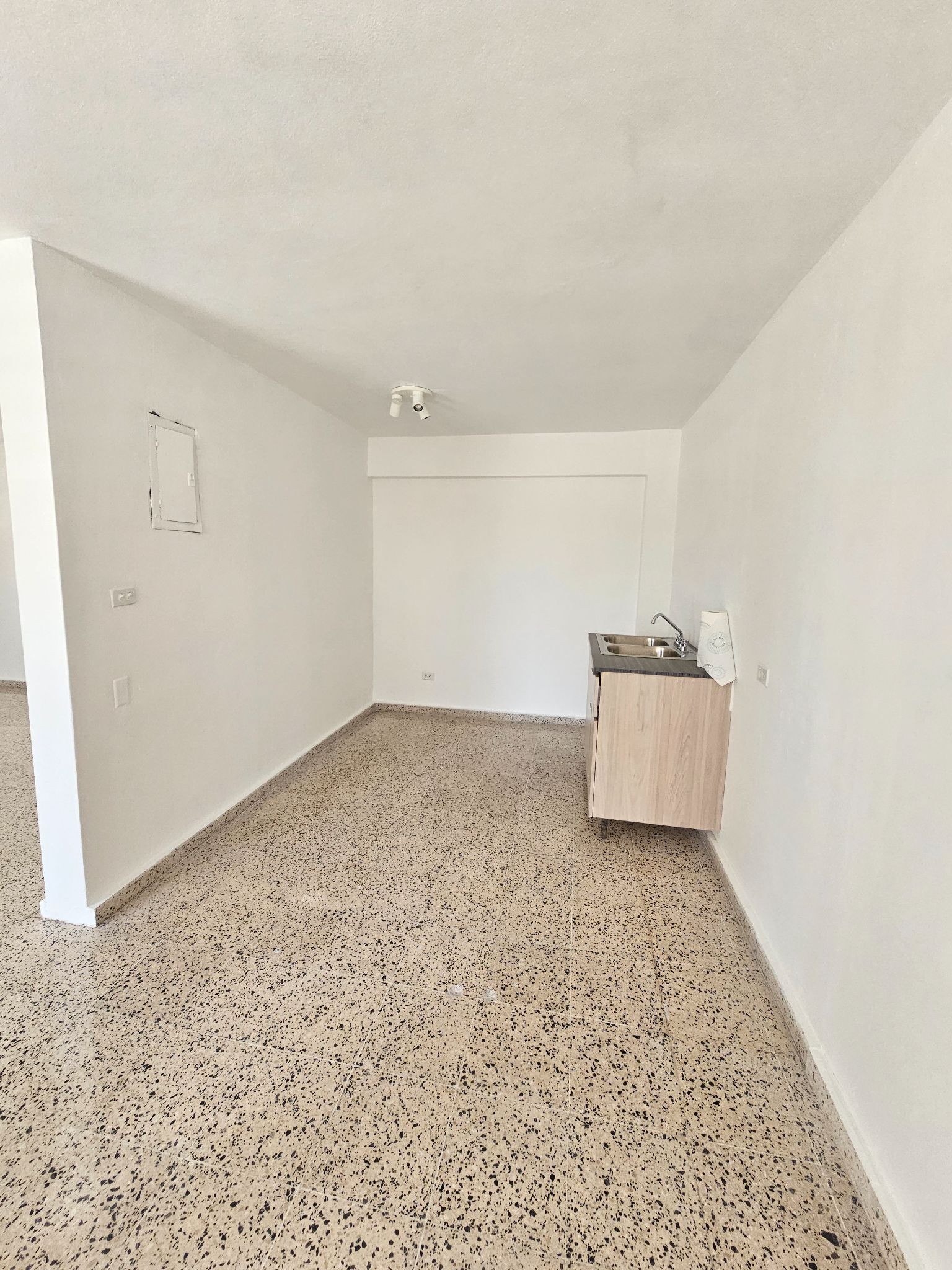 10 Av. Aguas Buenas bloque 10 Santa Rosa, Bayamón - 13