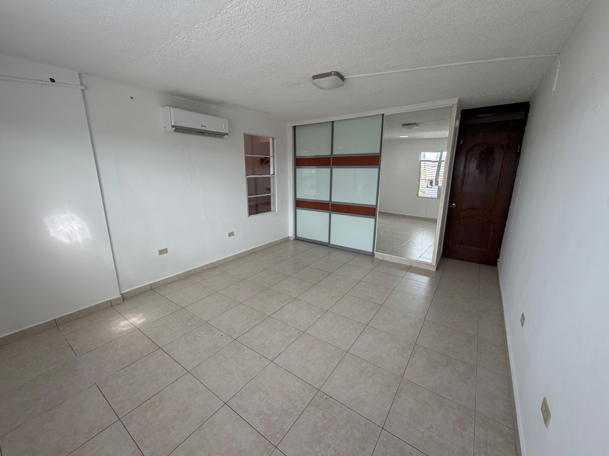 Condado Moderno, Caguas - 16