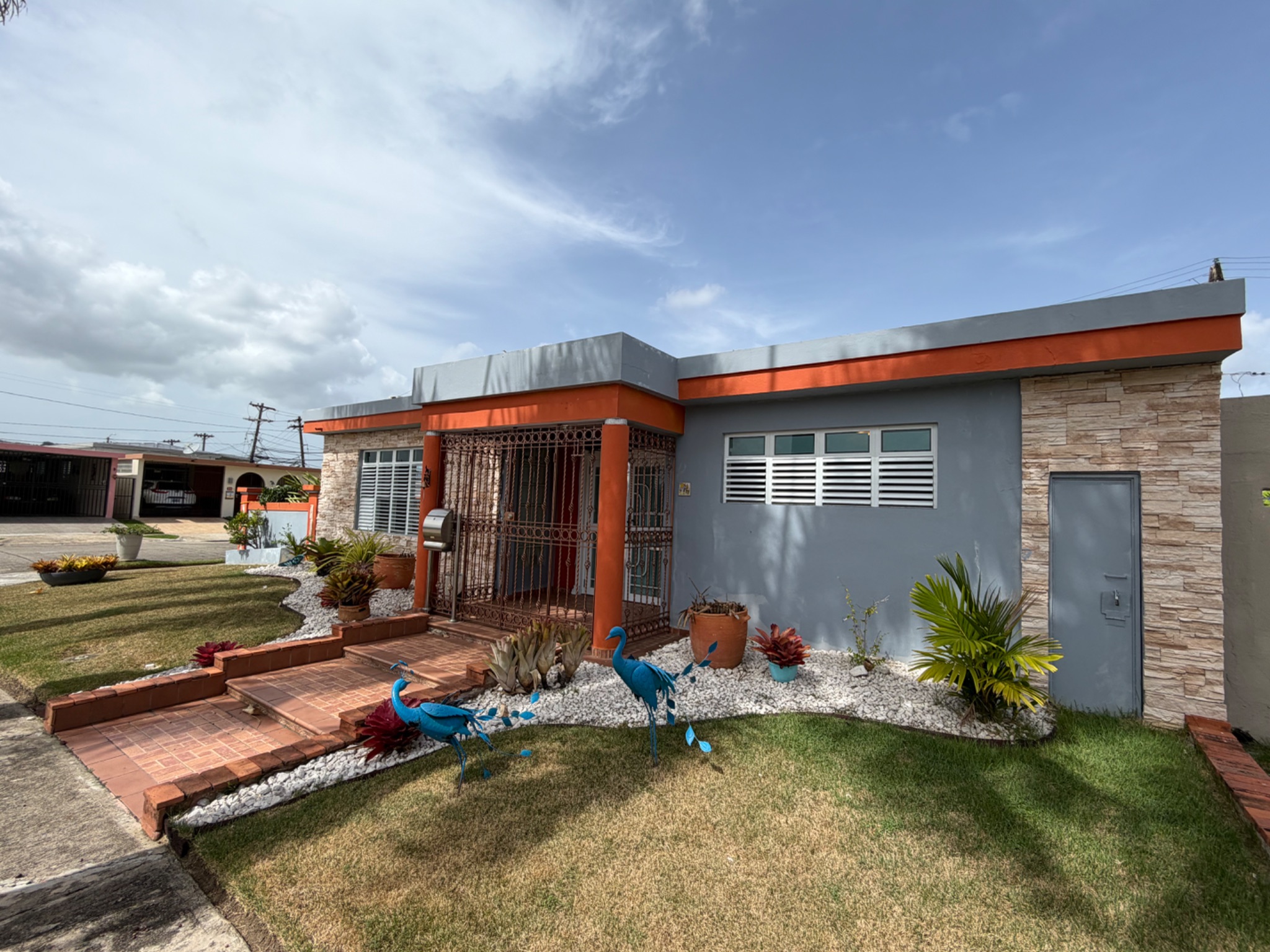 Condado Moderno, Caguas - 2