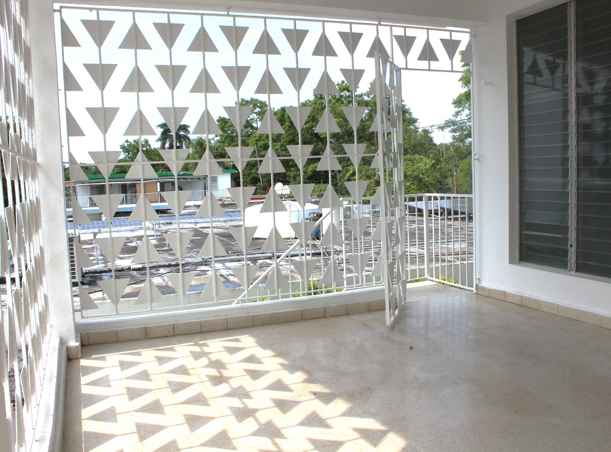 Urb Villa Nevarez, Calle 8 #1023 San Juan PR 00927, San Juan - 18