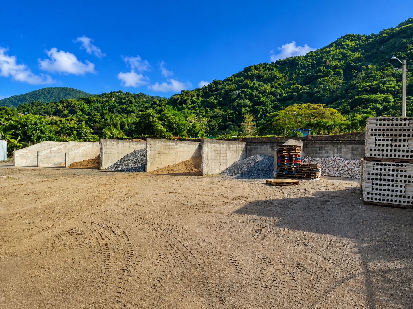Gravero y Ferretería Villegas, Yabucoa - 9