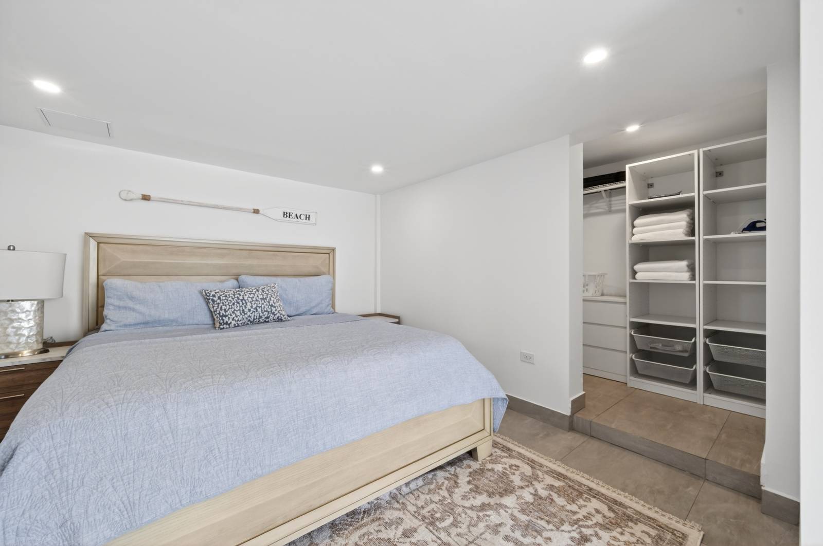 113 D, Calle Ext. Kennedy, Dorado - 24
