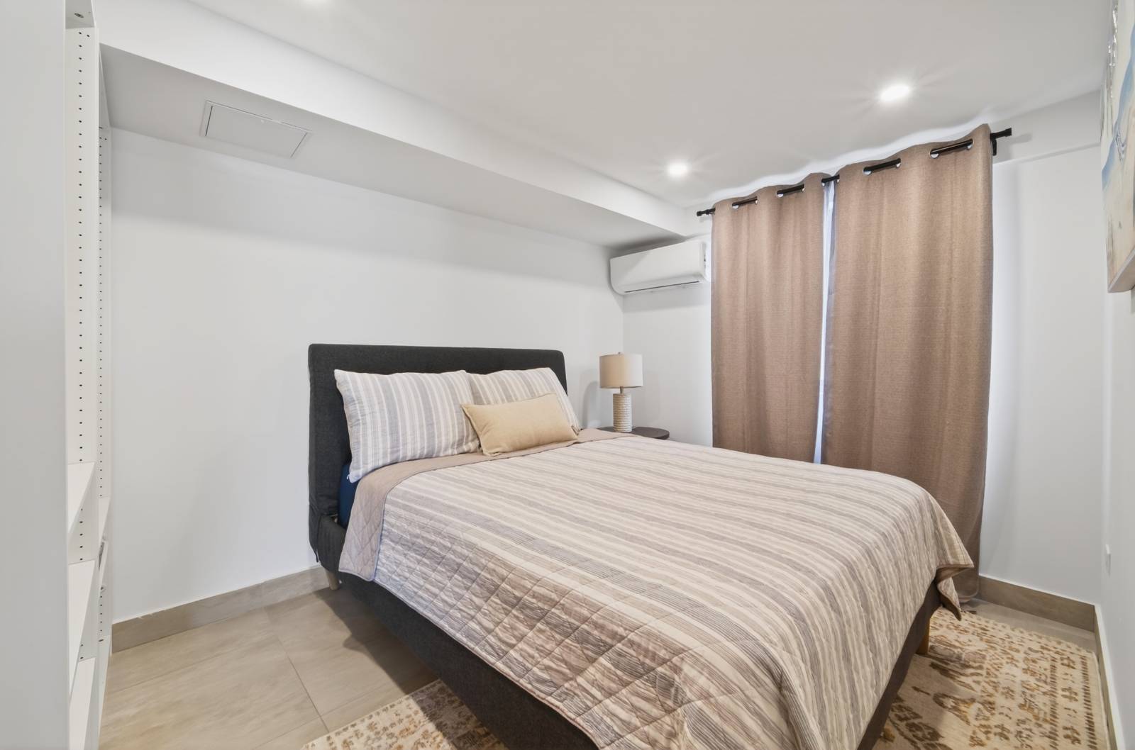 113 D, Calle Ext. Kennedy, Dorado - 27