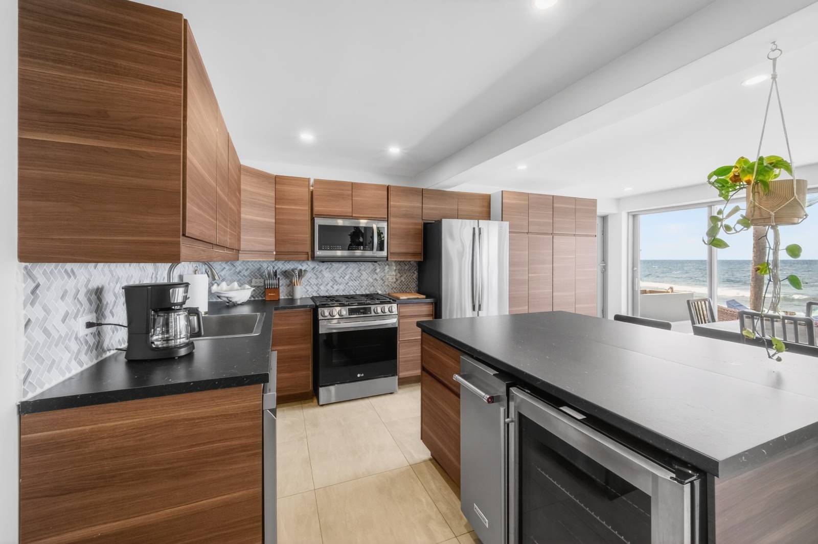 113 D, Calle Ext. Kennedy, Dorado - 29