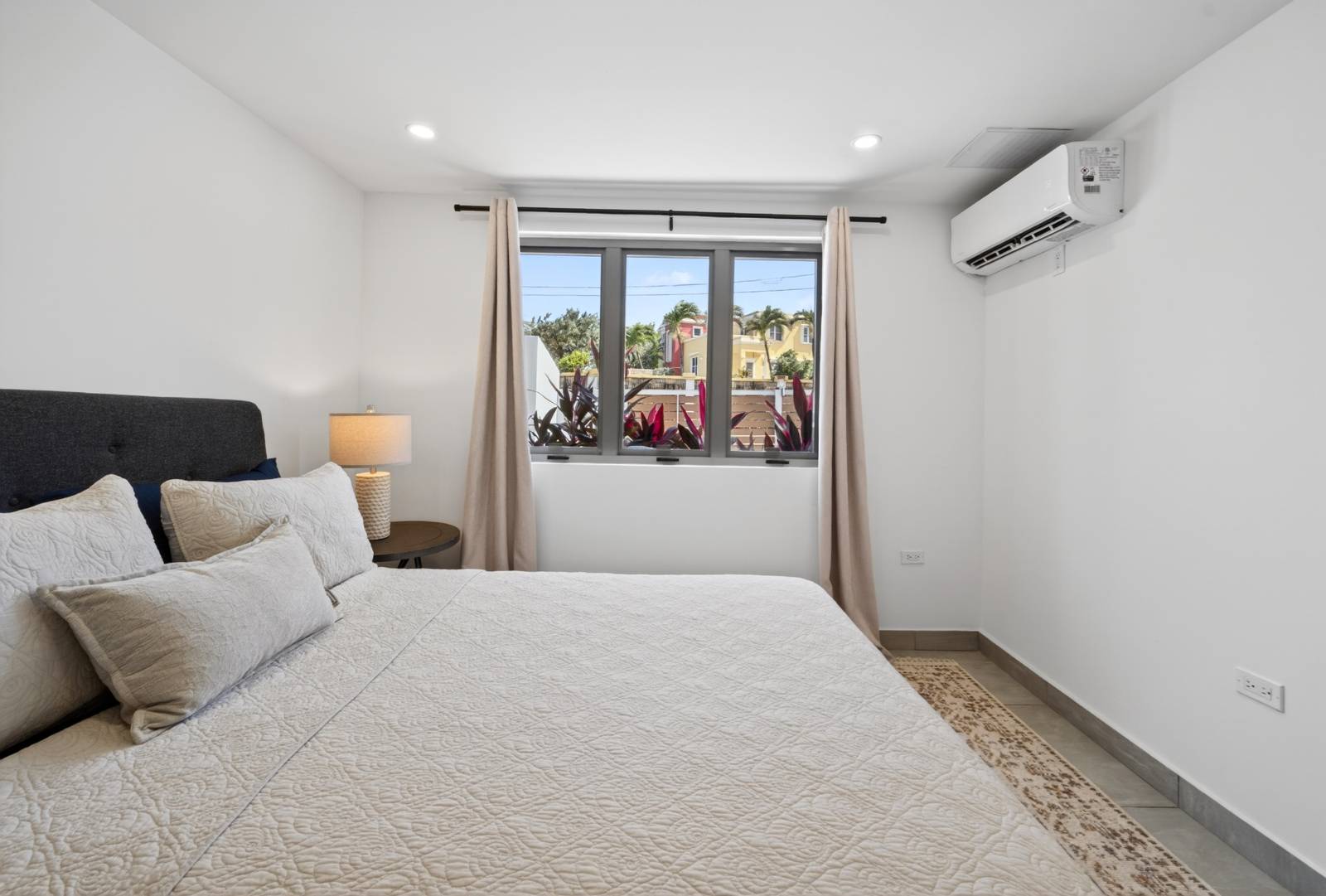 113 D, Calle Ext. Kennedy, Dorado - 34