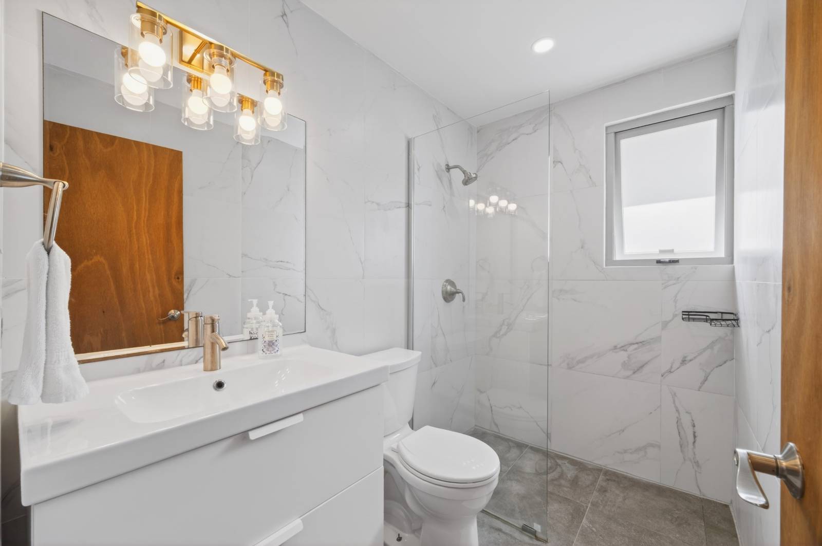 113 D, Calle Ext. Kennedy, Dorado - 36