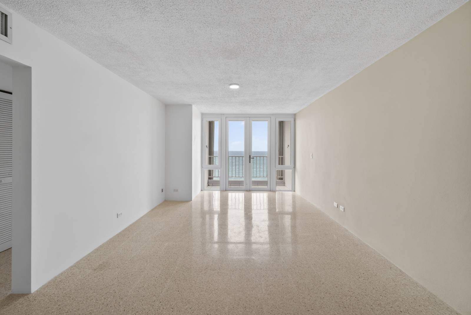 704, 3409, Ave. Isla Verde, Carolina - 16