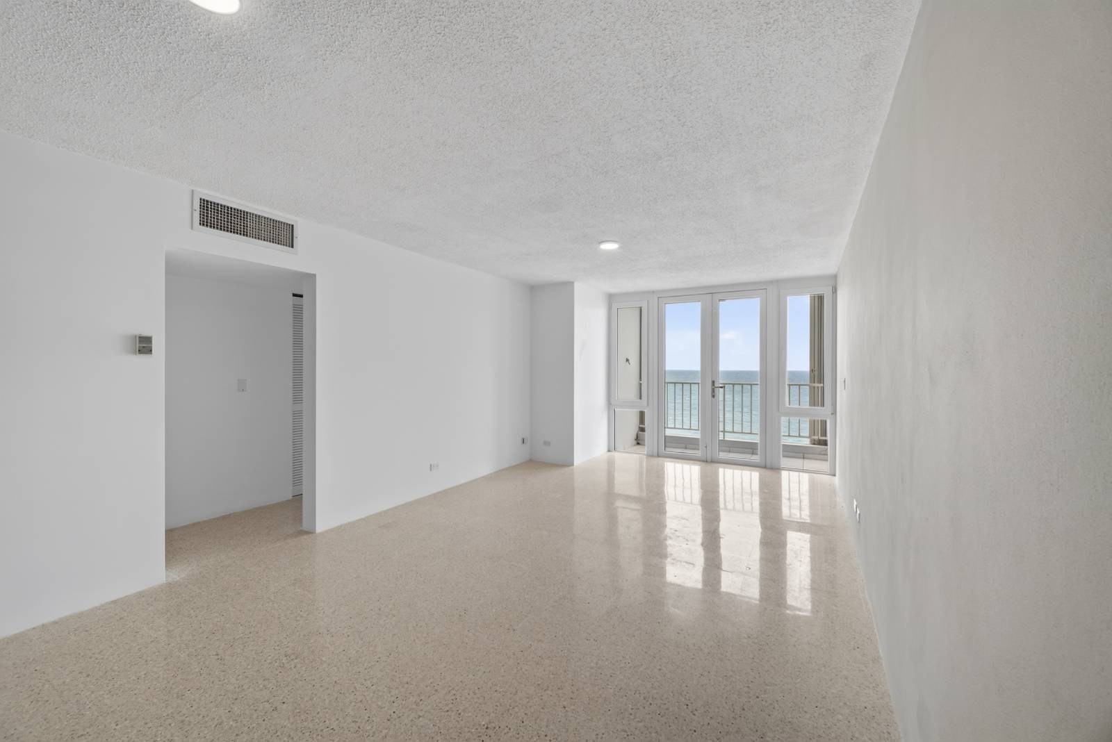 704, 3409, Ave. Isla Verde, Carolina - 17