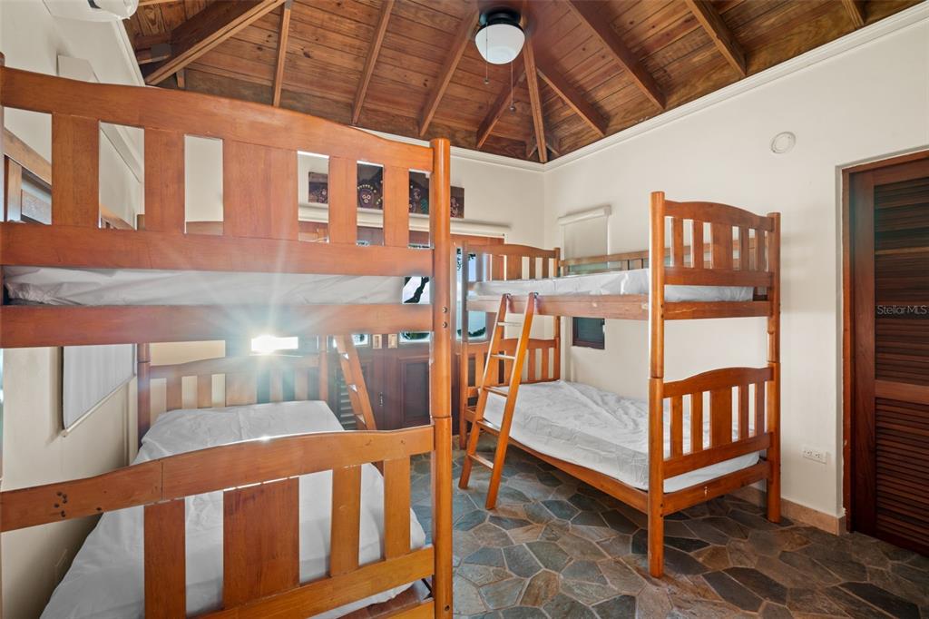 37, Barrio Frailes, Culebra - 38