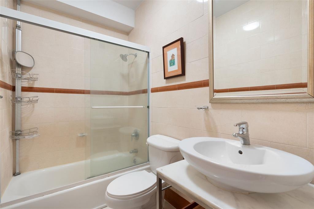 2 A6, 1, Palma Real Ave., Guaynabo - 27