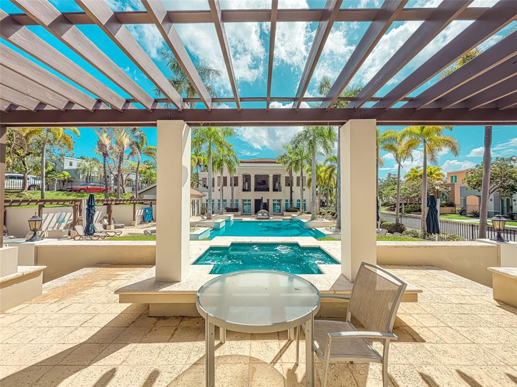 372, 00690, Cond Treasure Point, Vega Alta - 66