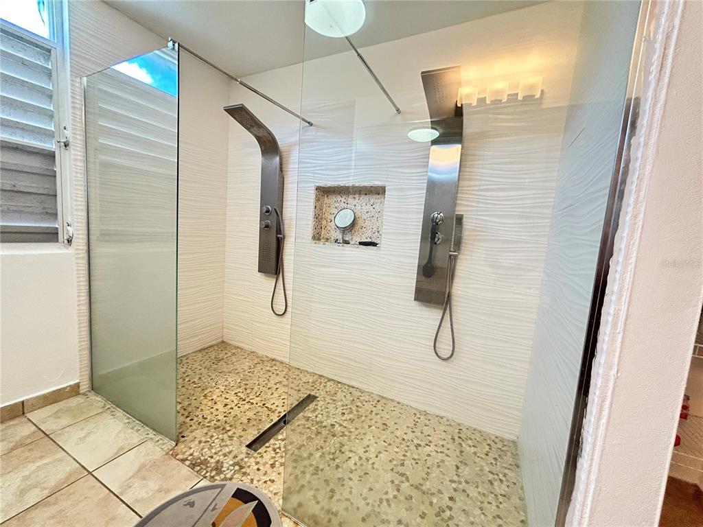 345, Calle Tulipan, Caguas - 12