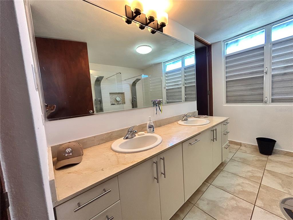 345, Calle Tulipan, Caguas - 13