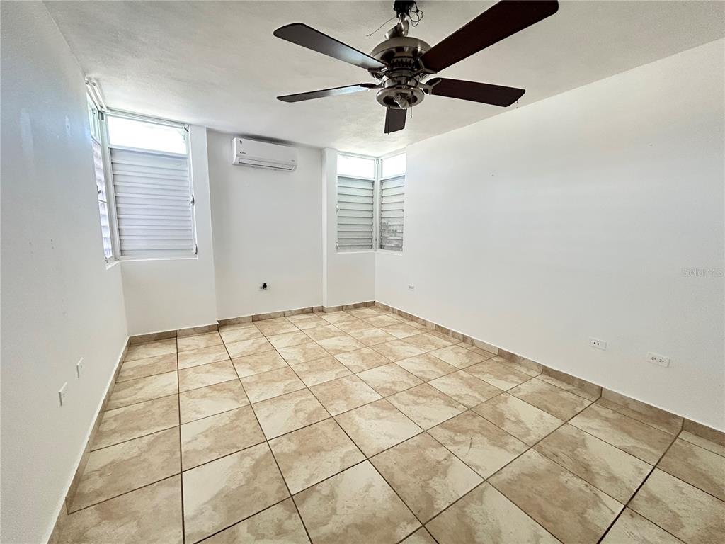 345, Calle Tulipan, Caguas - 18