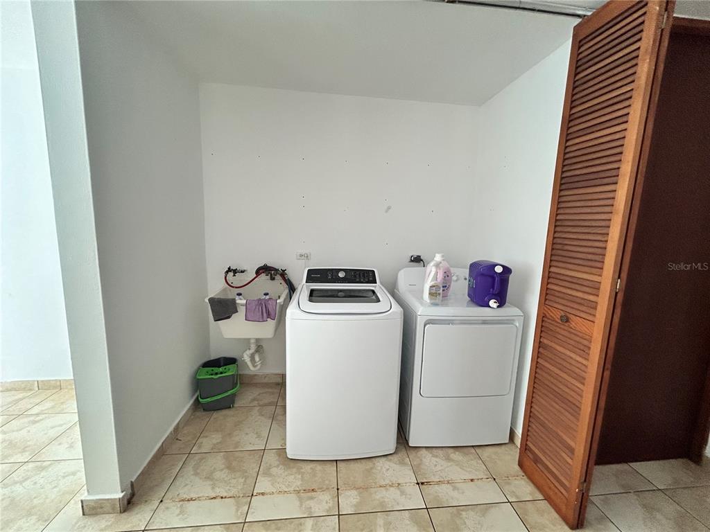 345, Calle Tulipan, Caguas - 20
