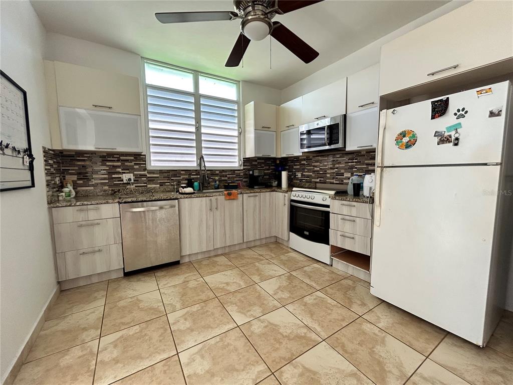 345, Calle Tulipan, Caguas - 23