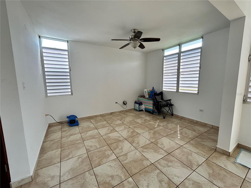 345, Calle Tulipan, Caguas - 27