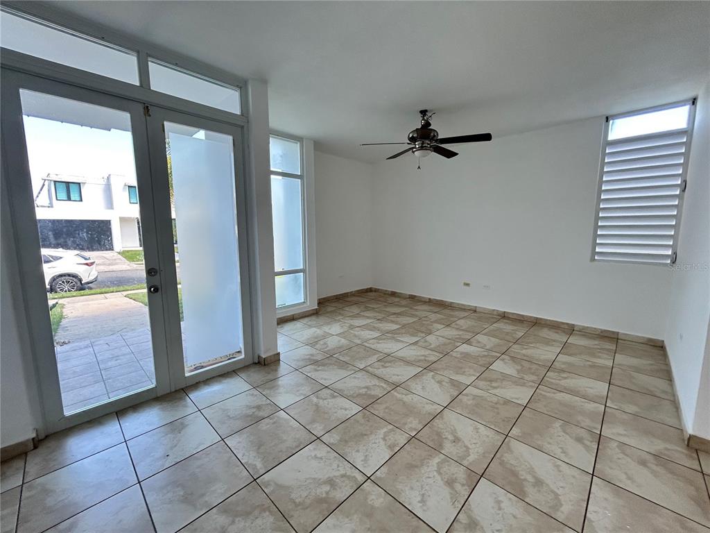 345, Calle Tulipan, Caguas - 28
