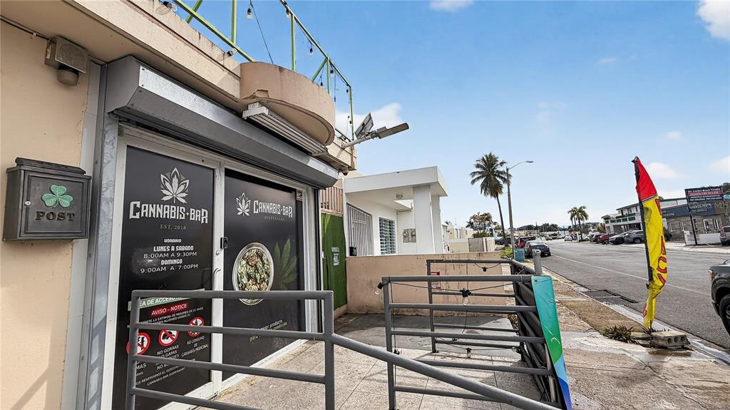 Local 1, Urb. La Rosaleda, Ave. Boulevard Monroig, Toa Baja - 3