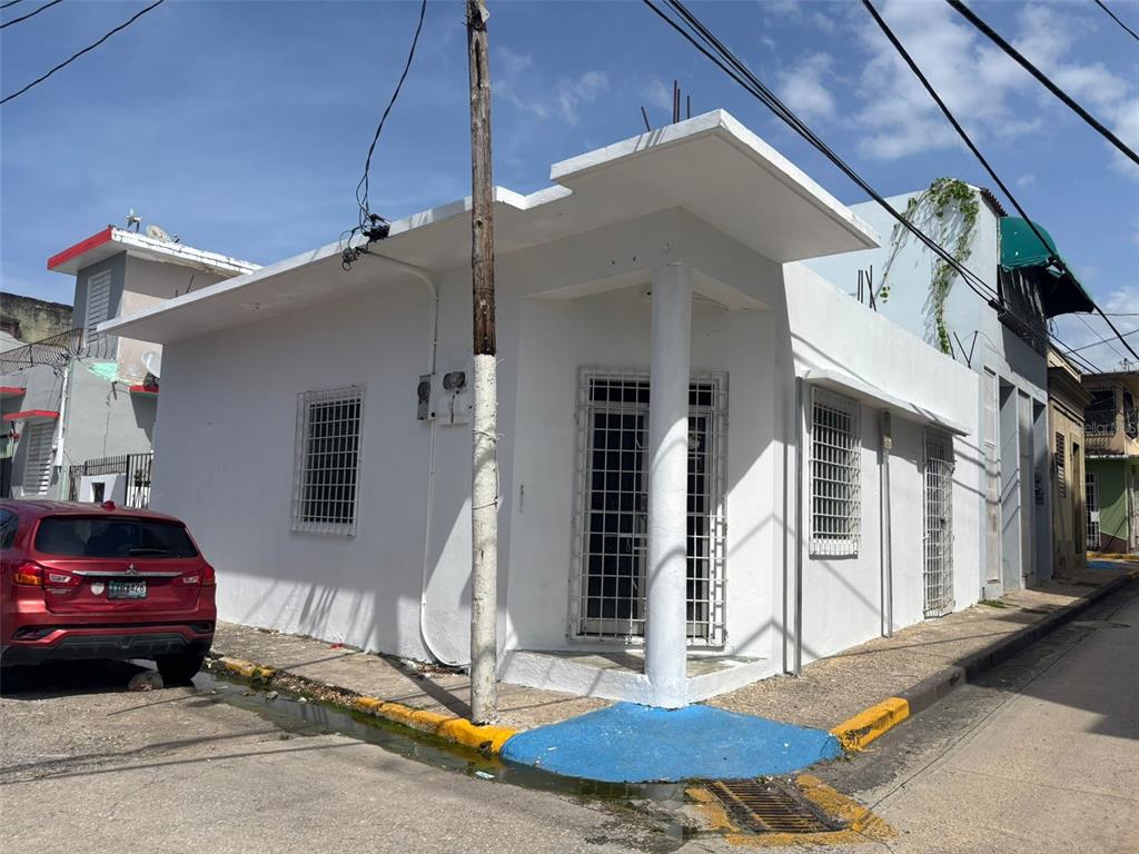 16, Celis Aguilera St., Manati - 1