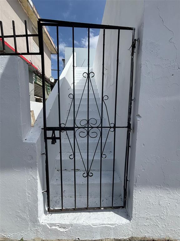 16, Celis Aguilera St., Manati - 10