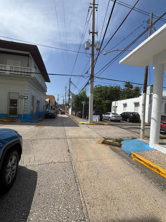 16, Celis Aguilera St., Manati - 11