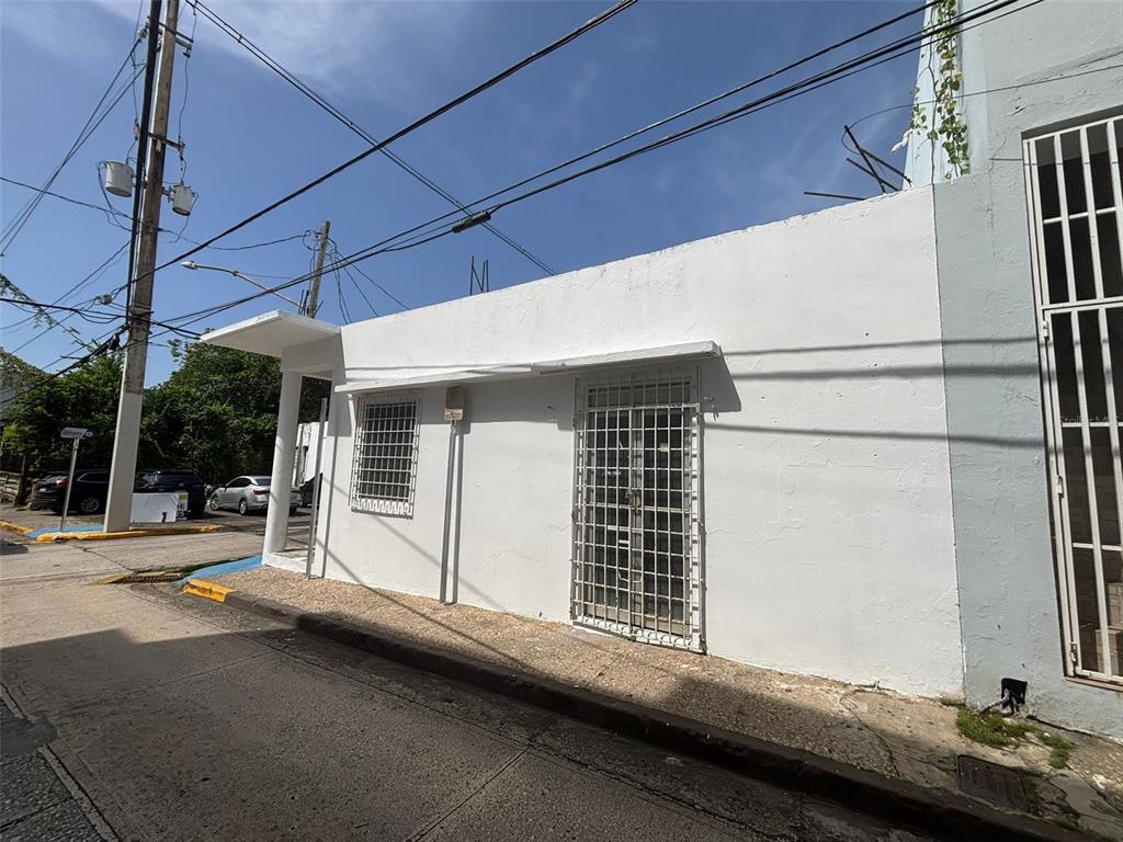 16, Celis Aguilera St., Manati - 3