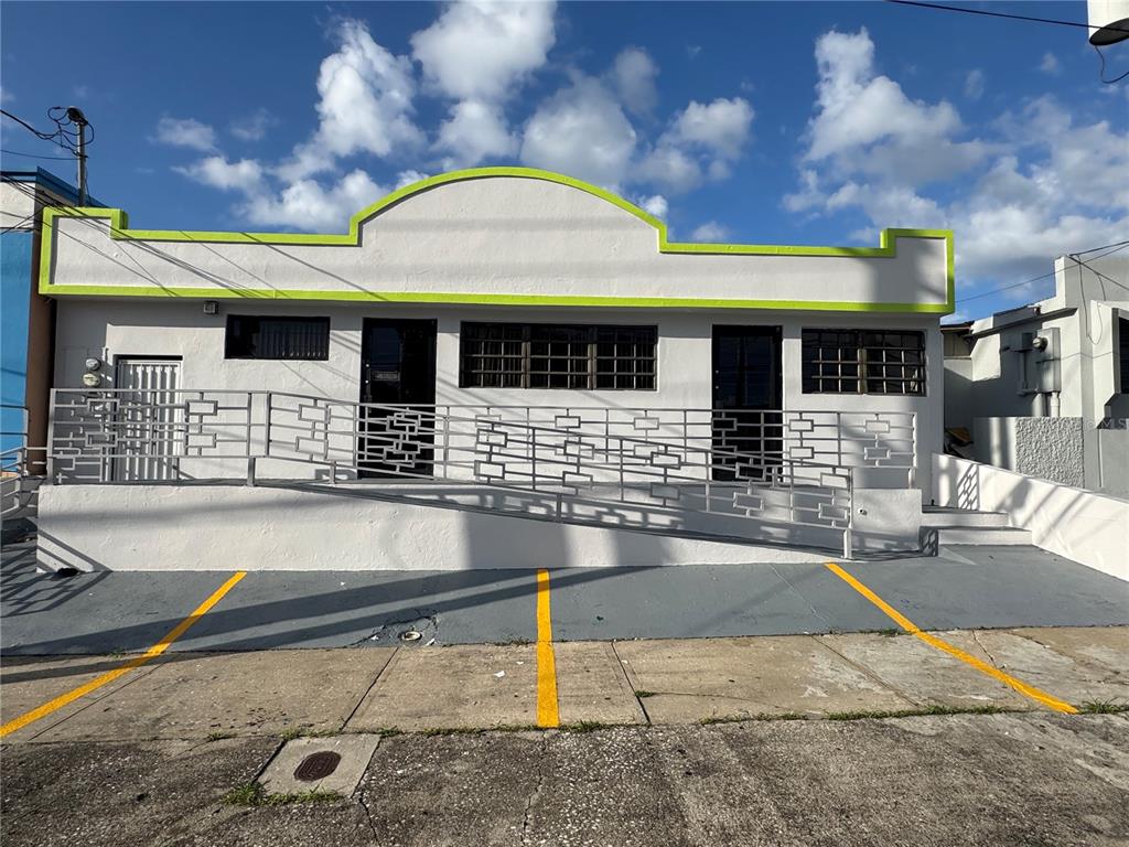 J-14, Marginal Eliot Velez St., Atenas, Manati - 1