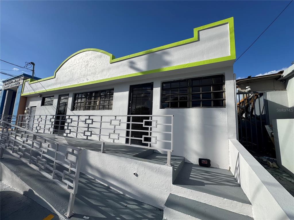 J-14, Marginal Eliot Velez St., Atenas, Manati - 2
