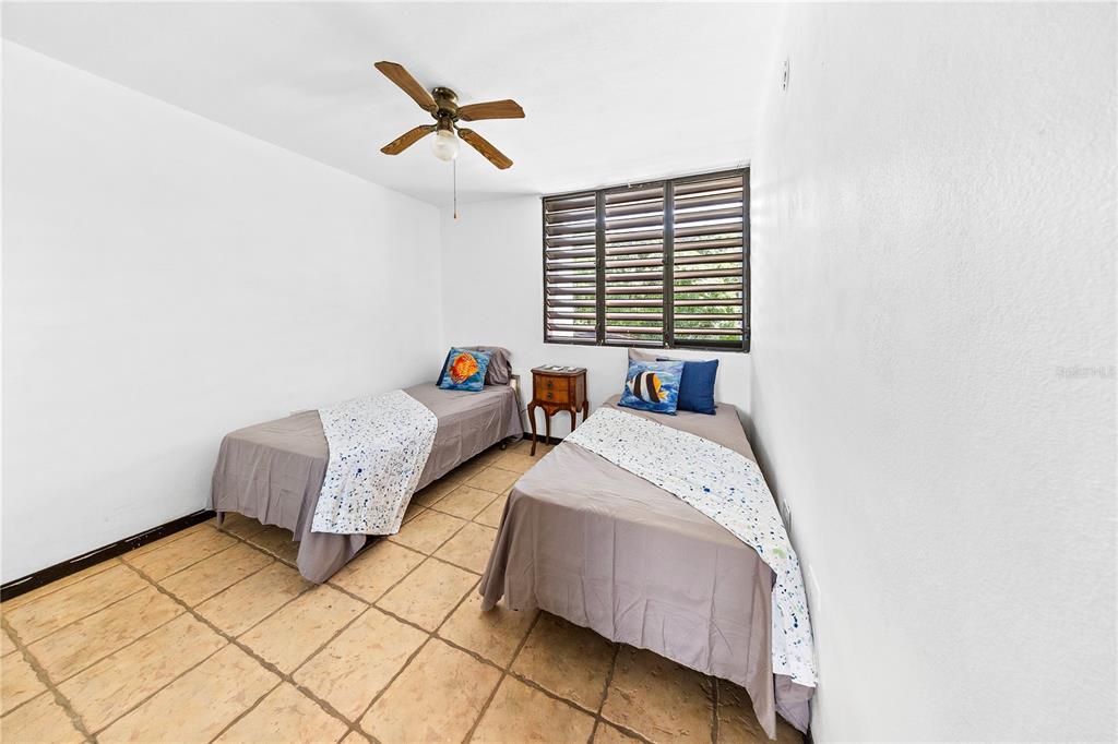 B-208, Cala De Hucares, Carr 3 Km 66.7, Naguabo - 24