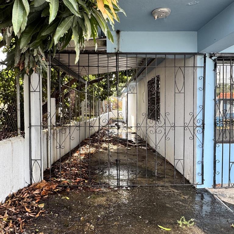 A-3, Calle 3, Urb. Flamboyan, Manati - 15