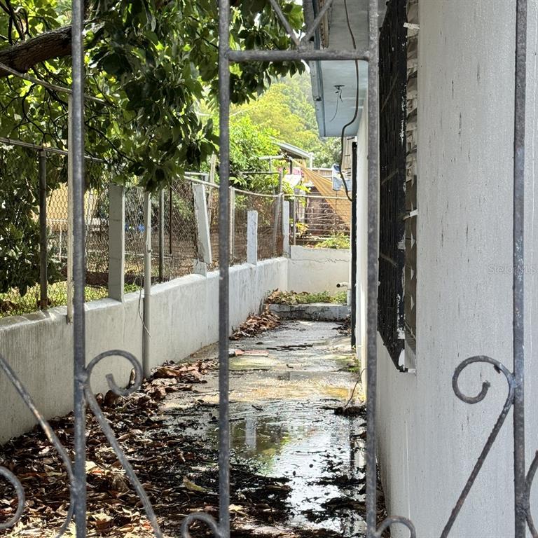 A-3, Calle 3, Urb. Flamboyan, Manati - 16