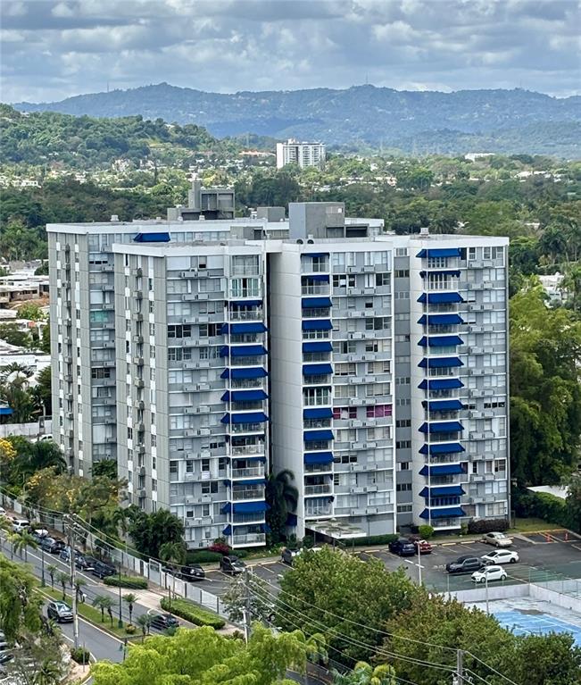 8, 1248, Av. Luis Vigoreaux, Guaynabo - 1