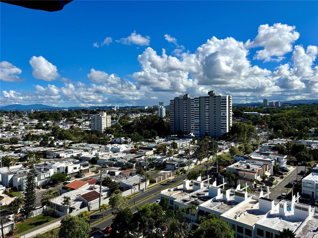 8, 1248, Av. Luis Vigoreaux, Guaynabo - 13