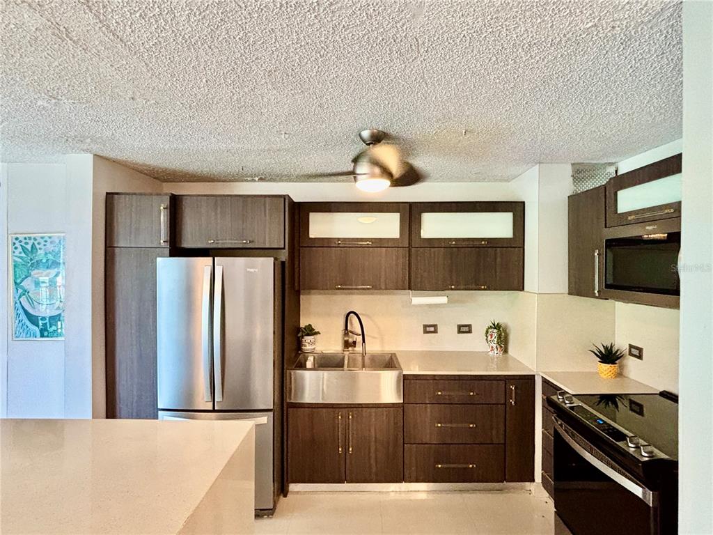 8, 1248, Av. Luis Vigoreaux, Guaynabo - 5