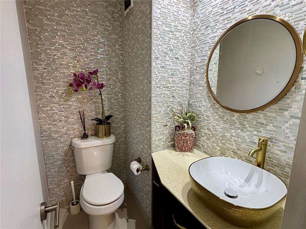 8, 1248, Av. Luis Vigoreaux, Guaynabo - 7