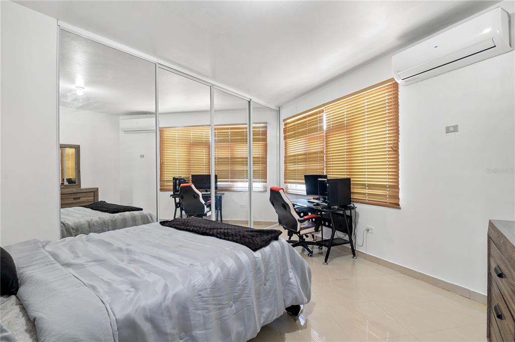 1, Calle Isamar, Isabela - 35