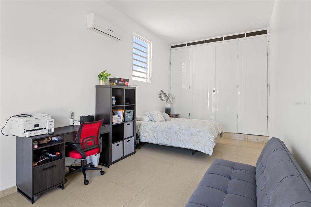 1, Calle Isamar, Isabela - 36