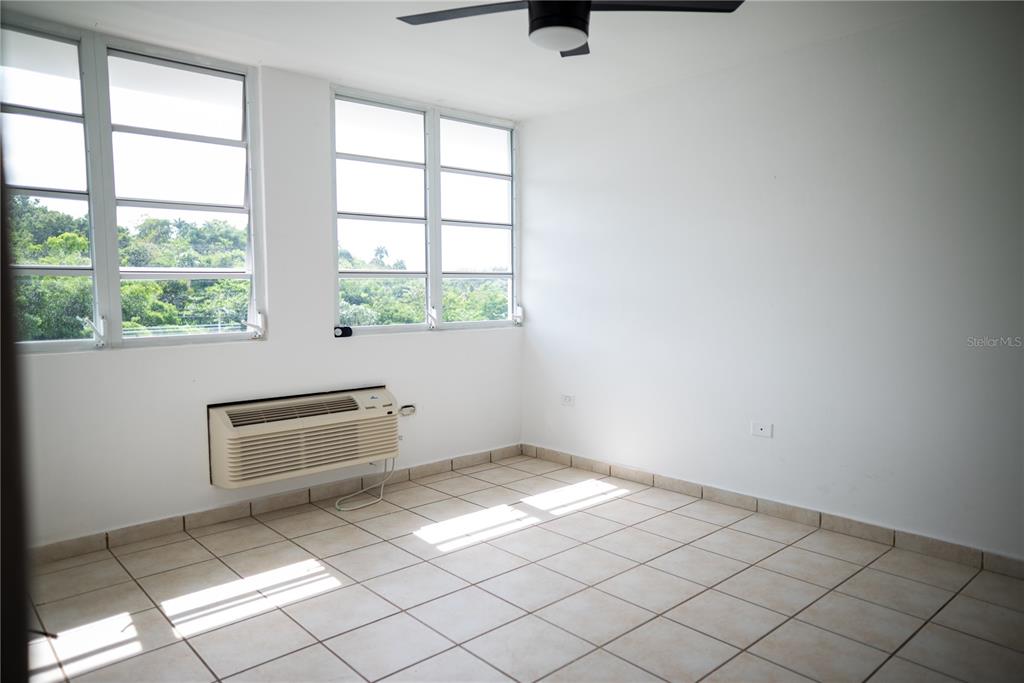 210, 29, Calle Basilio Catala, Guaynabo - 12